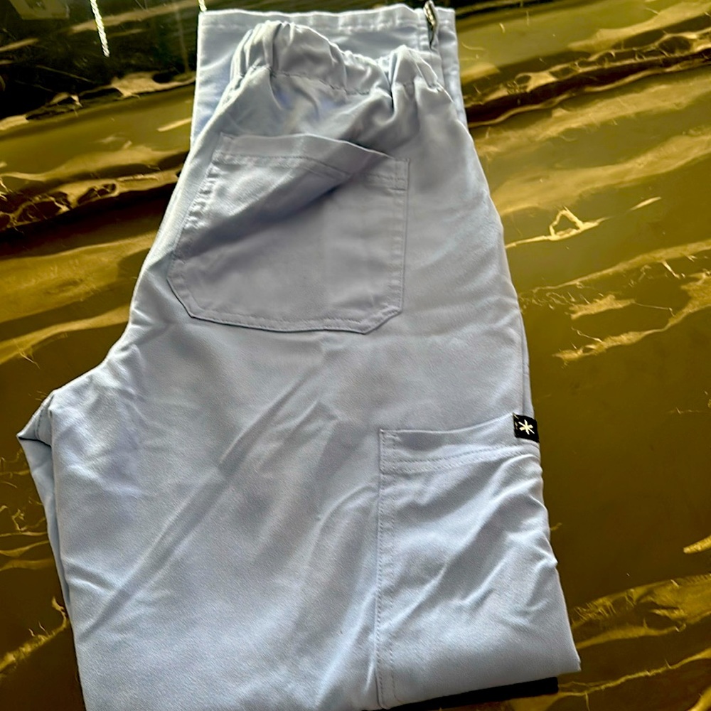 Beyond scrubs XS loose fit stretch waist . Worn just a few times. Blue